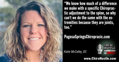 Comprender que el ajuste de las extremidades es vital con la Dra. Katie McCalley DC - Chiro Hustle Podcast 422